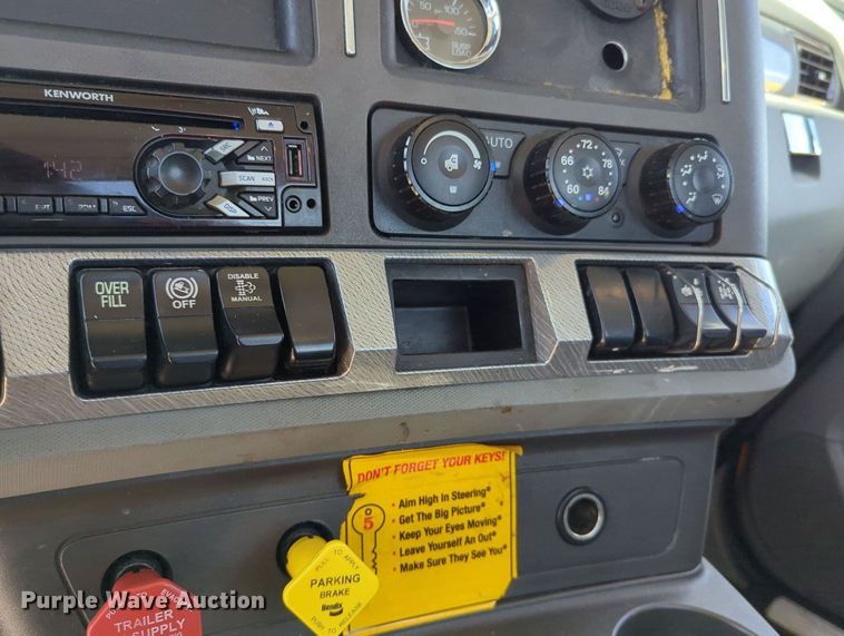 image for item MY9960 2019 Kenworth T680 semi truck