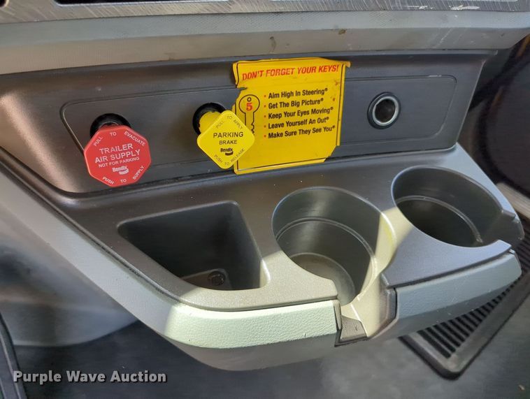 image for item MY9960 2019 Kenworth T680 semi truck