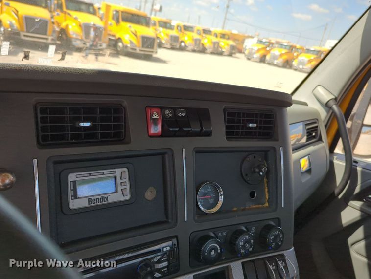 image for item MY9960 2019 Kenworth T680 semi truck