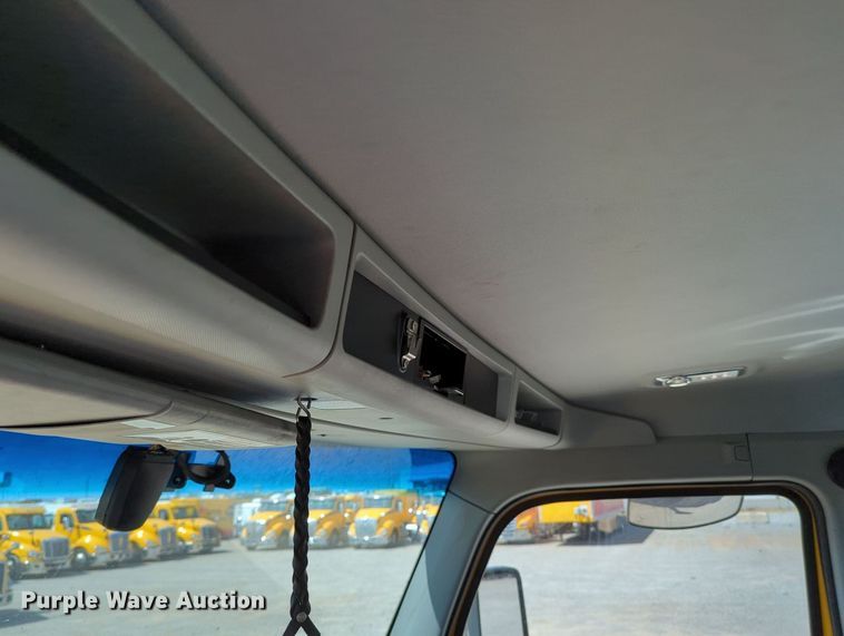 image for item MY9960 2019 Kenworth T680 semi truck