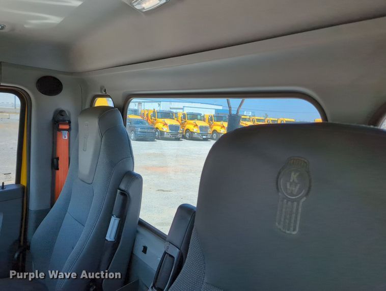 image for item MY9960 2019 Kenworth T680 semi truck