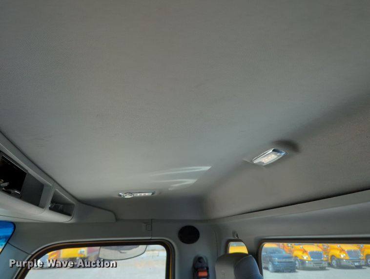 image for item MY9960 2019 Kenworth T680 semi truck