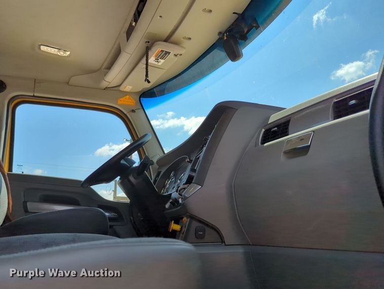 image for item MY9960 2019 Kenworth T680 semi truck