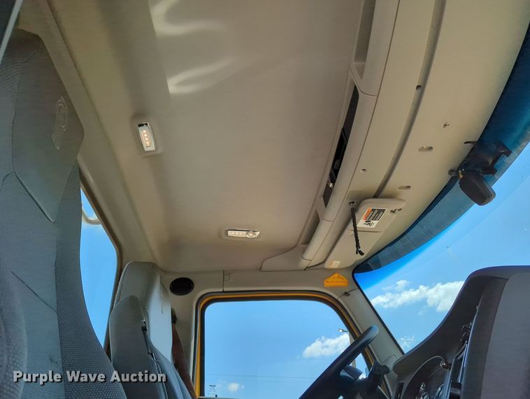 image for item MY9960 2019 Kenworth T680 semi truck