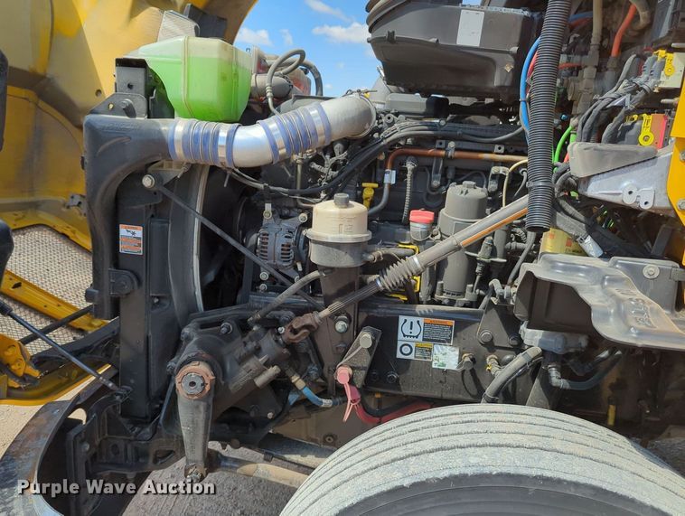 image for item MY9960 2019 Kenworth T680 semi truck