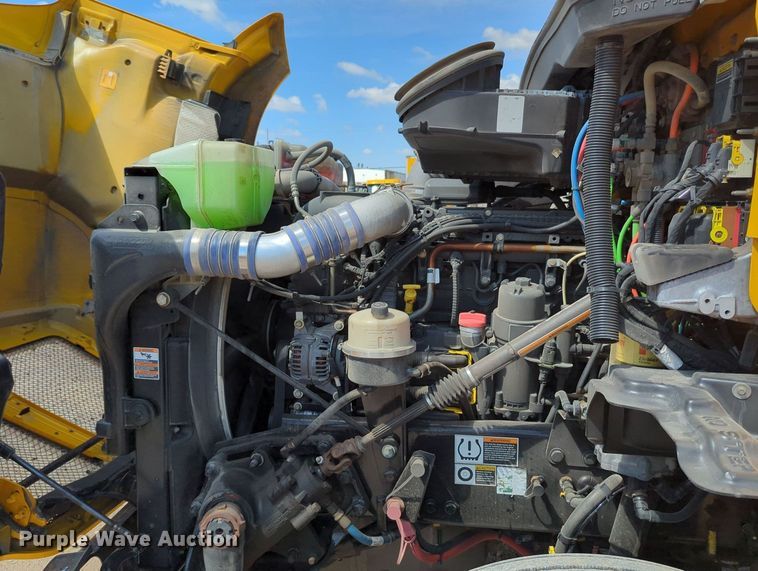 image for item MY9960 2019 Kenworth T680 semi truck