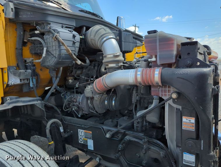 image for item MY9960 2019 Kenworth T680 semi truck