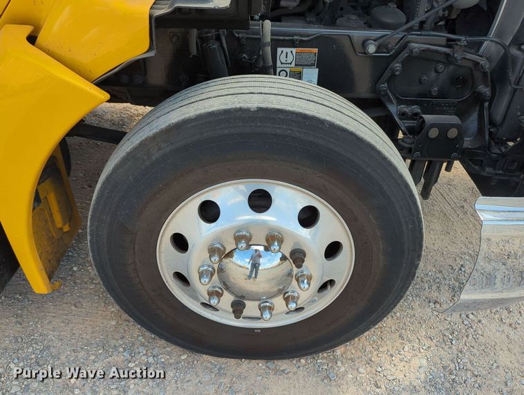 image for item MY9960 2019 Kenworth T680 semi truck