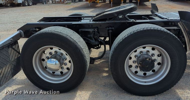 image for item MY9960 2019 Kenworth T680 semi truck