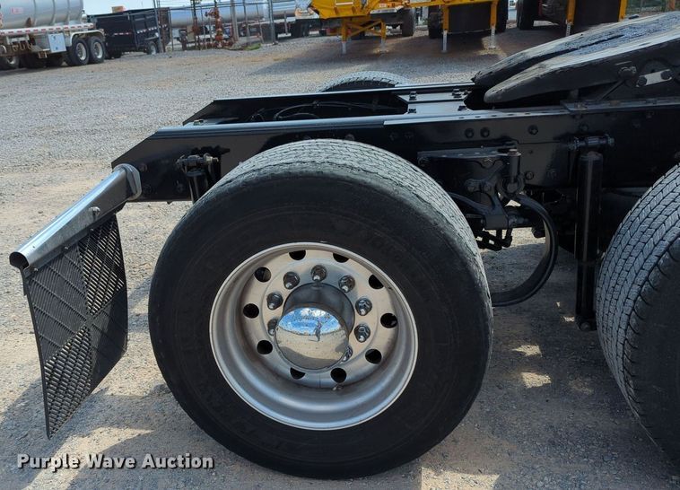 image for item MY9960 2019 Kenworth T680 semi truck