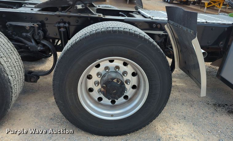 image for item MY9960 2019 Kenworth T680 semi truck