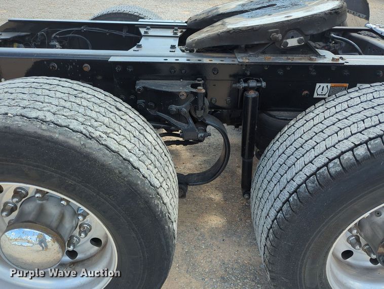 image for item MY9960 2019 Kenworth T680 semi truck