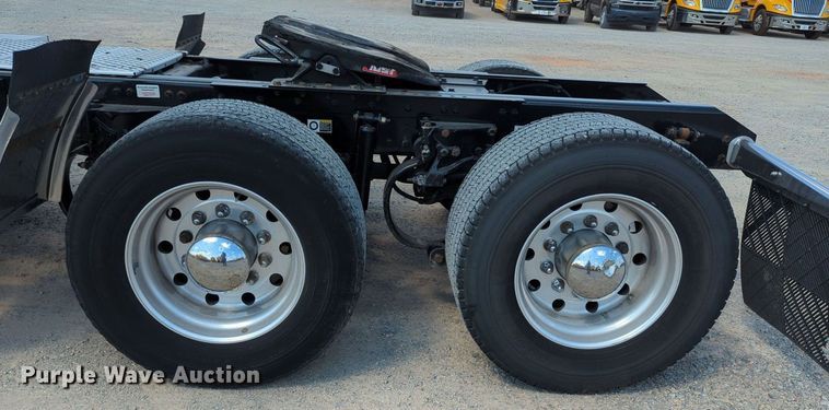 image for item MY9960 2019 Kenworth T680 semi truck