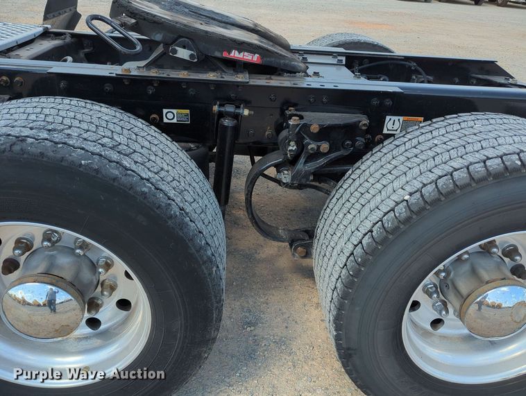 image for item MY9960 2019 Kenworth T680 semi truck