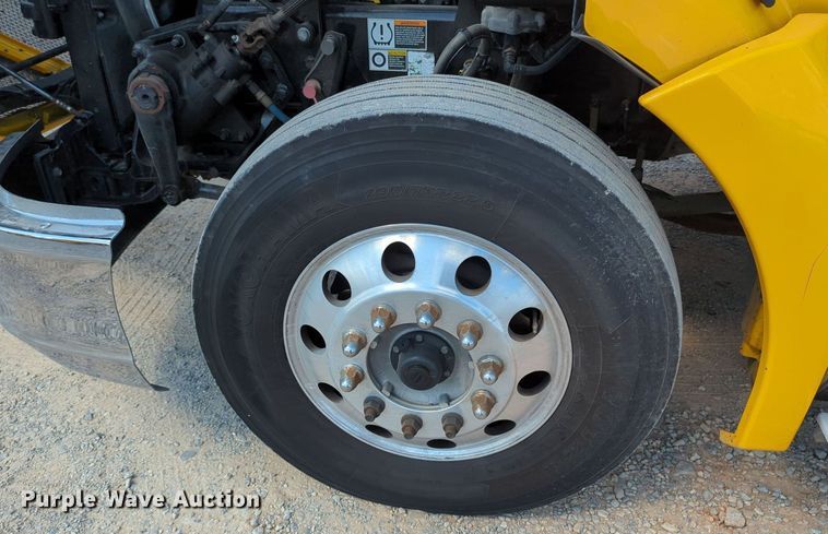 image for item MY9960 2019 Kenworth T680 semi truck