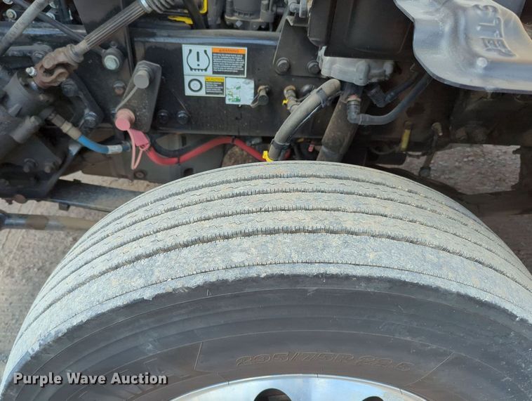 image for item MY9960 2019 Kenworth T680 semi truck