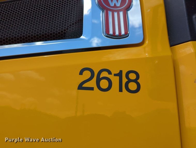 image for item MY9960 2019 Kenworth T680 semi truck