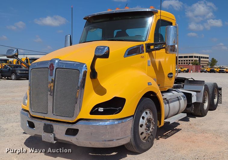 image for item MY9961 2019 Kenworth T680  semi truck