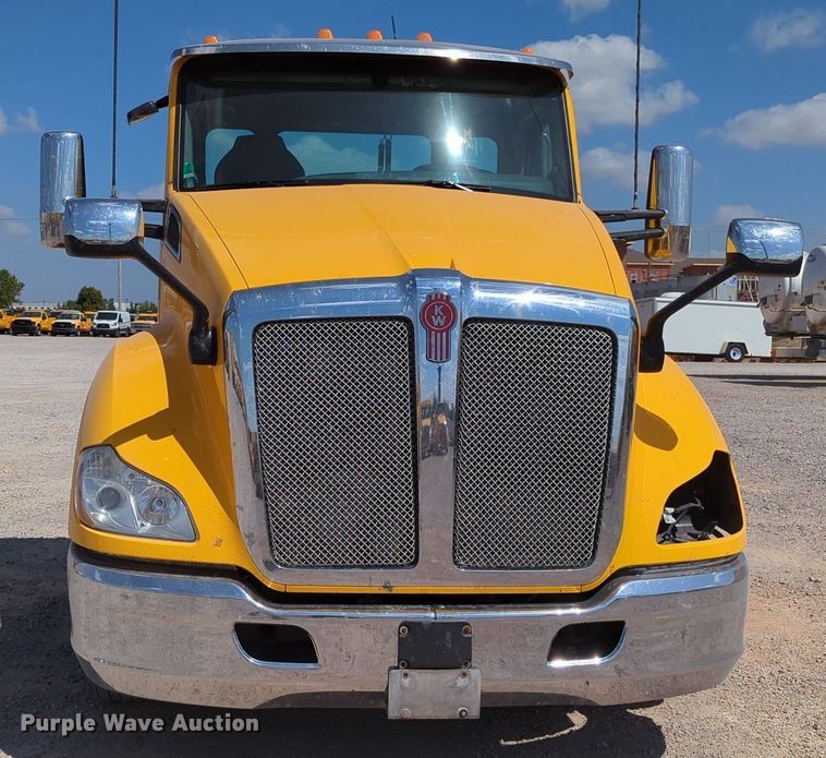 image for item MY9961 2019 Kenworth T680  semi truck