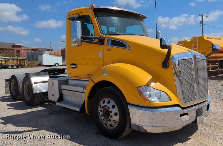 image for item MY9961 2019 Kenworth T680  semi truck