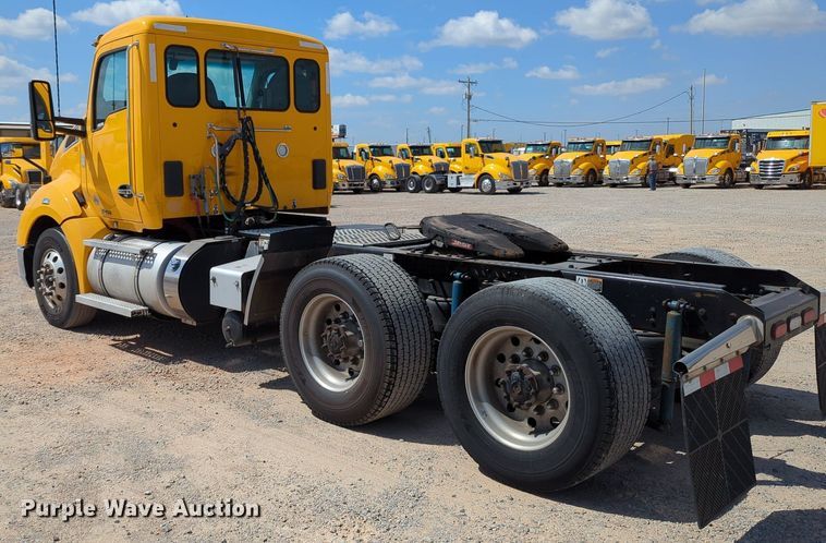 image for item MY9961 2019 Kenworth T680  semi truck