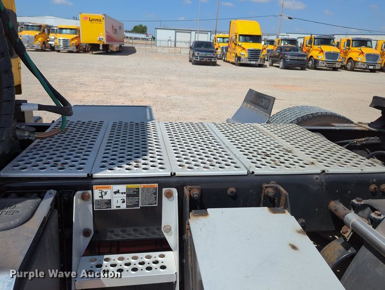 image for item MY9961 2019 Kenworth T680  semi truck