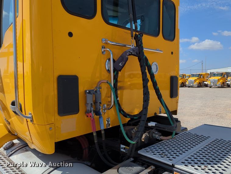 image for item MY9961 2019 Kenworth T680  semi truck