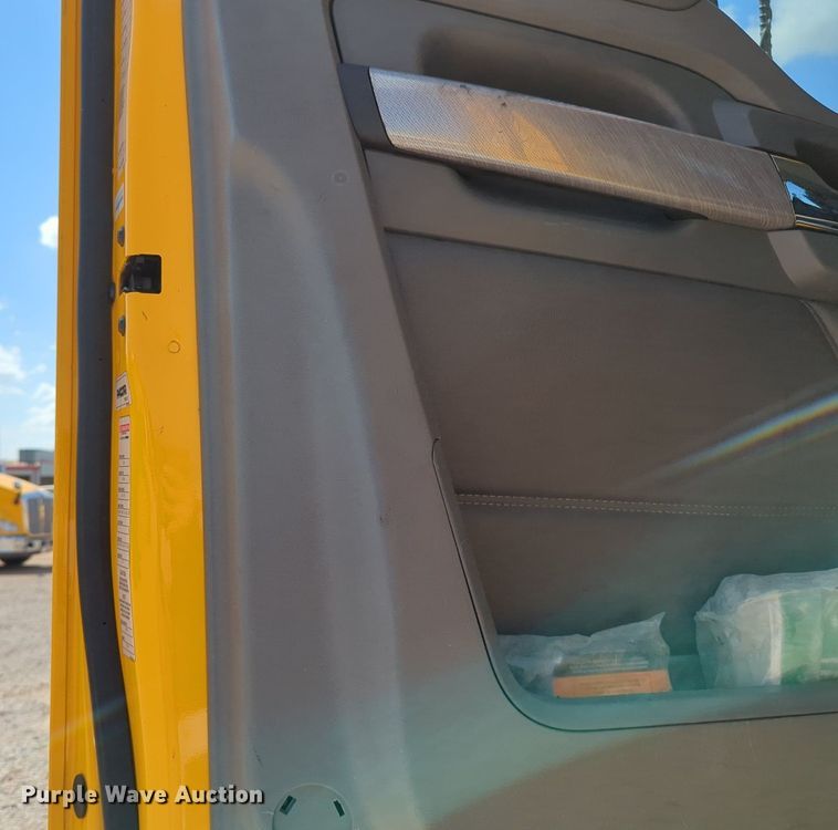 image for item MY9961 2019 Kenworth T680  semi truck