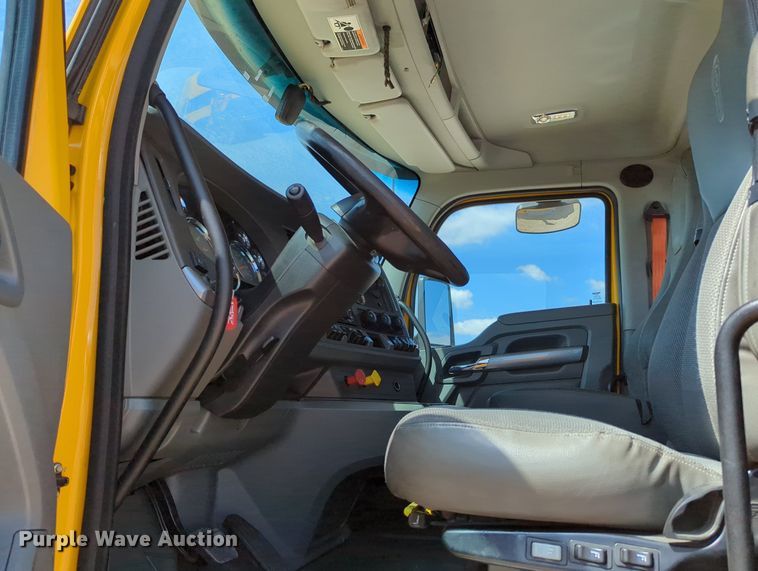 image for item MY9961 2019 Kenworth T680  semi truck