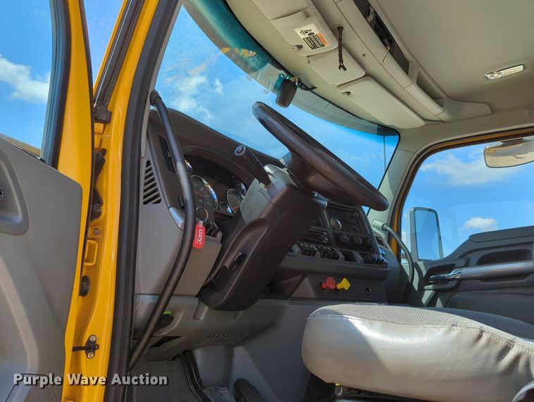 image for item MY9961 2019 Kenworth T680  semi truck