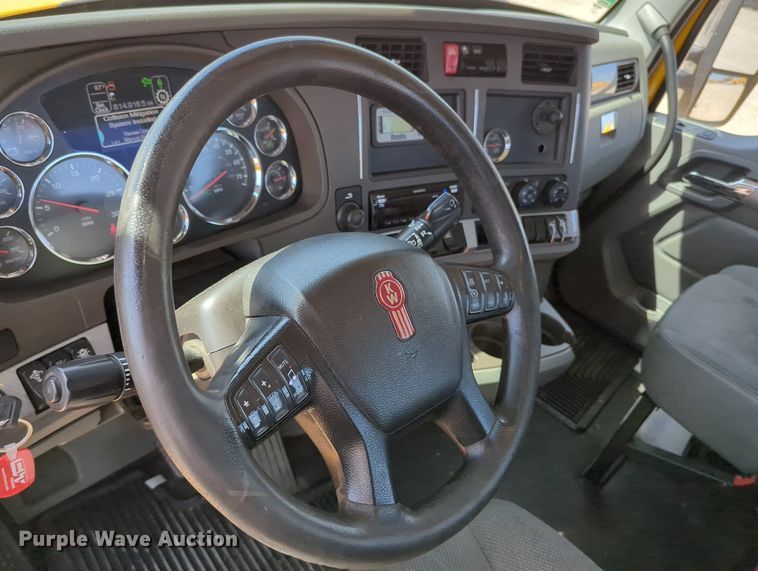 image for item MY9961 2019 Kenworth T680  semi truck