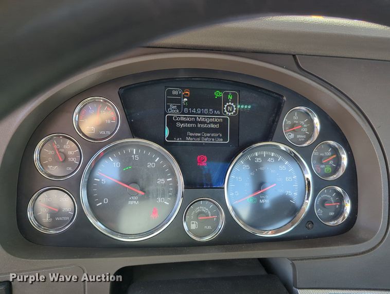 image for item MY9961 2019 Kenworth T680  semi truck