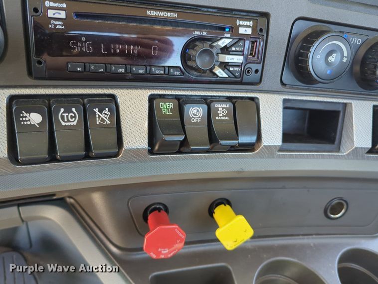 image for item MY9961 2019 Kenworth T680  semi truck