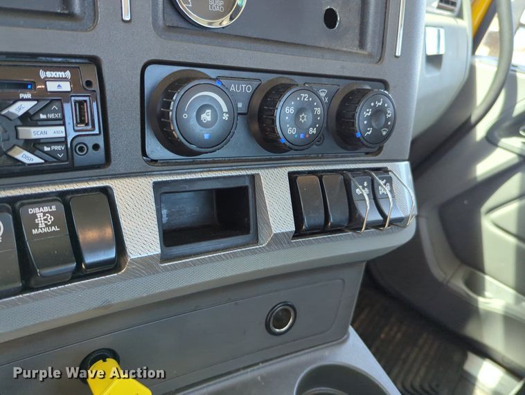 image for item MY9961 2019 Kenworth T680  semi truck