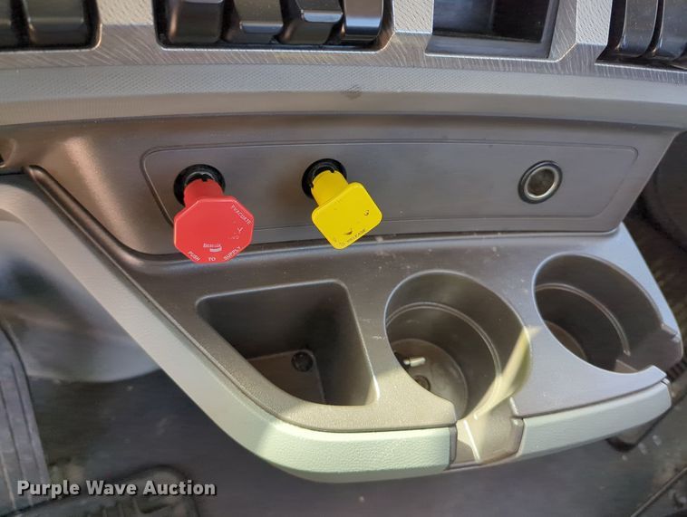 image for item MY9961 2019 Kenworth T680  semi truck