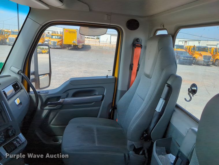 image for item MY9961 2019 Kenworth T680  semi truck