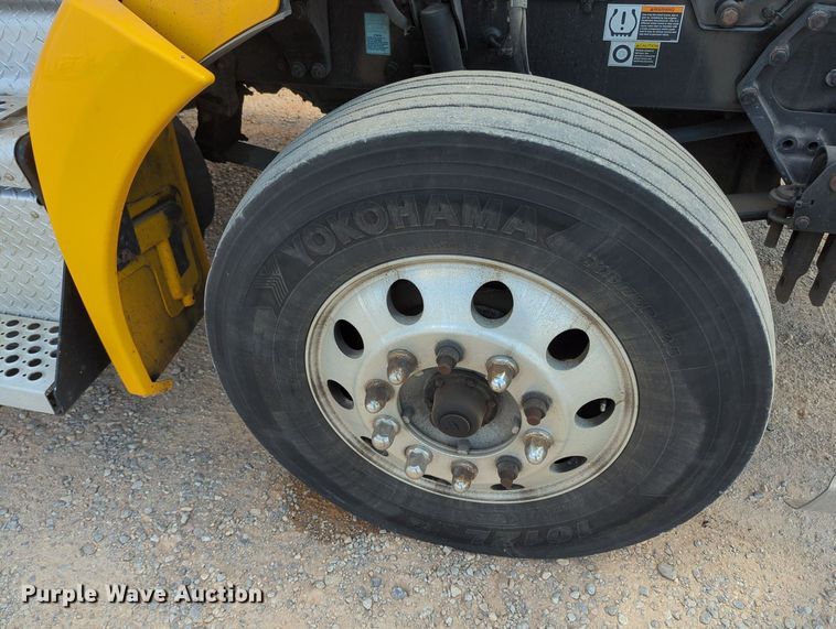 image for item MY9961 2019 Kenworth T680  semi truck