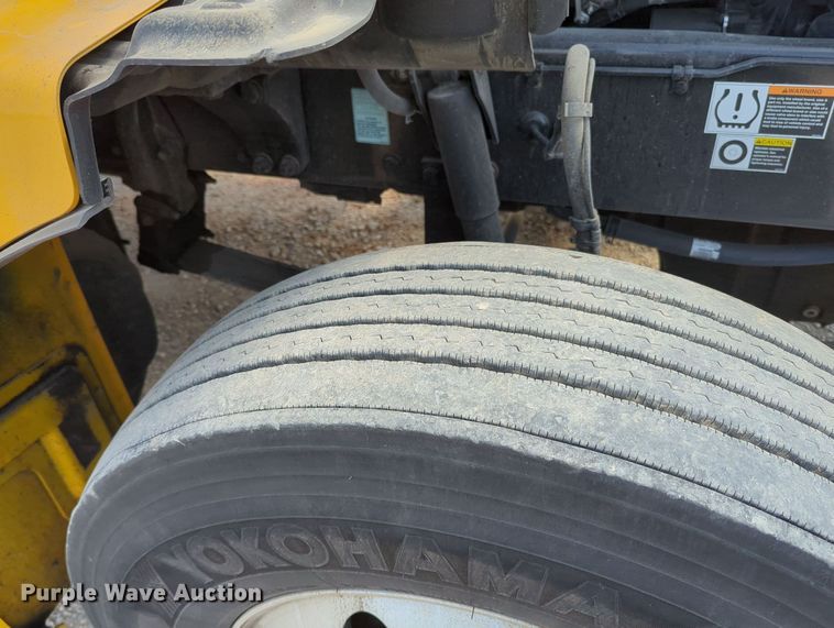 image for item MY9961 2019 Kenworth T680  semi truck