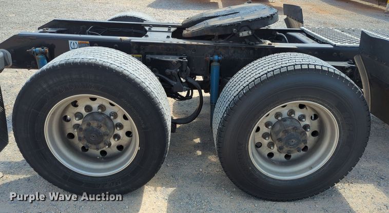 image for item MY9961 2019 Kenworth T680  semi truck