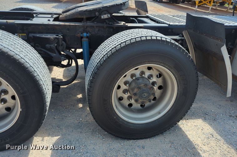 image for item MY9961 2019 Kenworth T680  semi truck