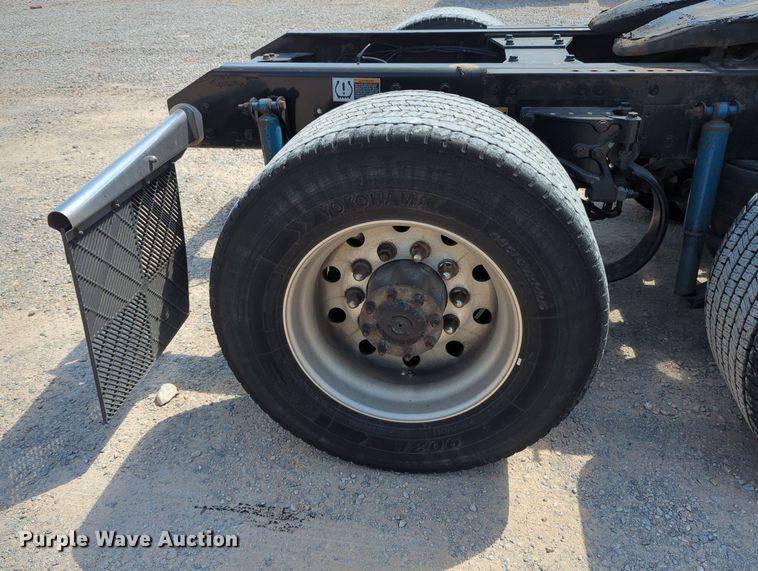 image for item MY9961 2019 Kenworth T680  semi truck