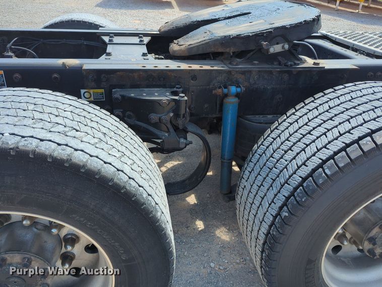 image for item MY9961 2019 Kenworth T680  semi truck