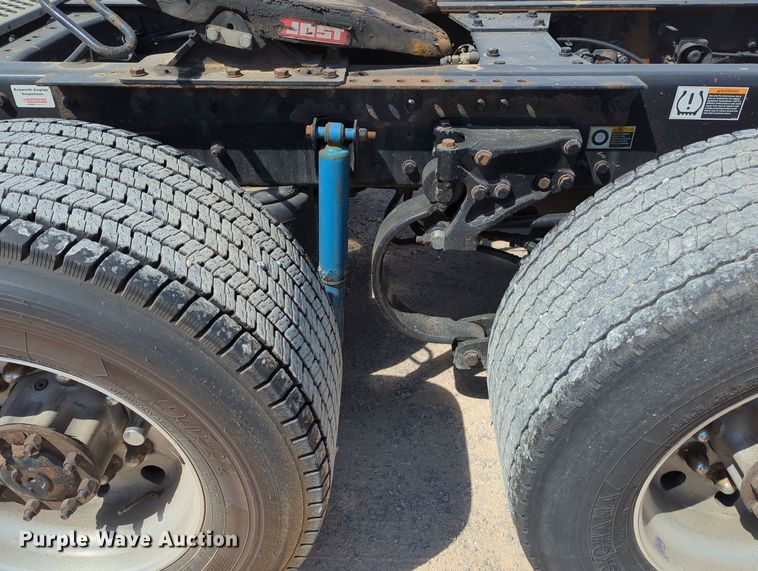 image for item MY9961 2019 Kenworth T680  semi truck