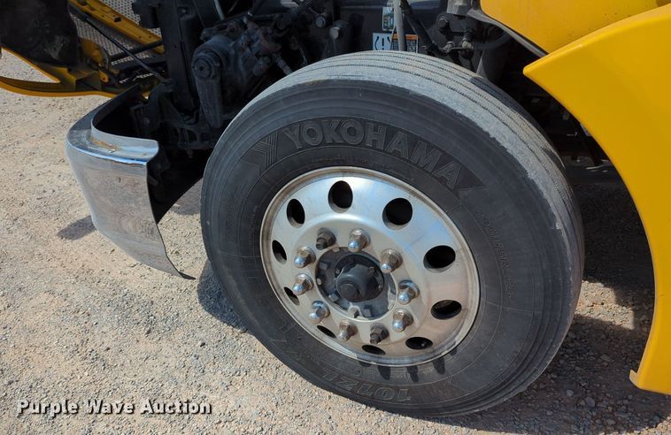 image for item MY9961 2019 Kenworth T680  semi truck