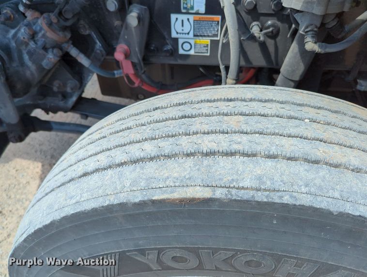 image for item MY9961 2019 Kenworth T680  semi truck