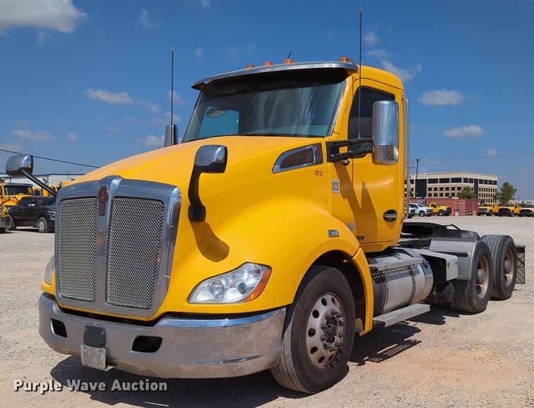 image for item MY9962 2019 Kenworth T680 semi truck