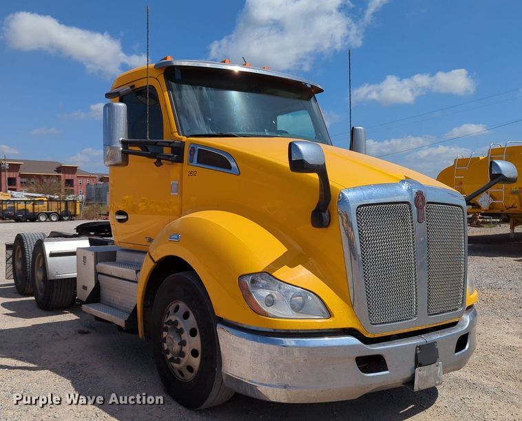 image for item MY9962 2019 Kenworth T680 semi truck