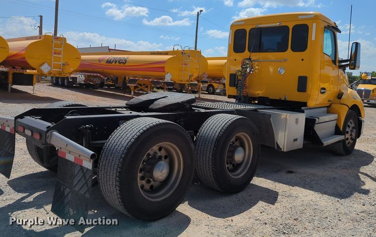 image for item MY9962 2019 Kenworth T680 semi truck