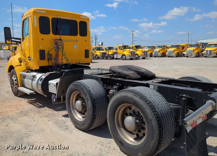 image for item MY9962 2019 Kenworth T680 semi truck