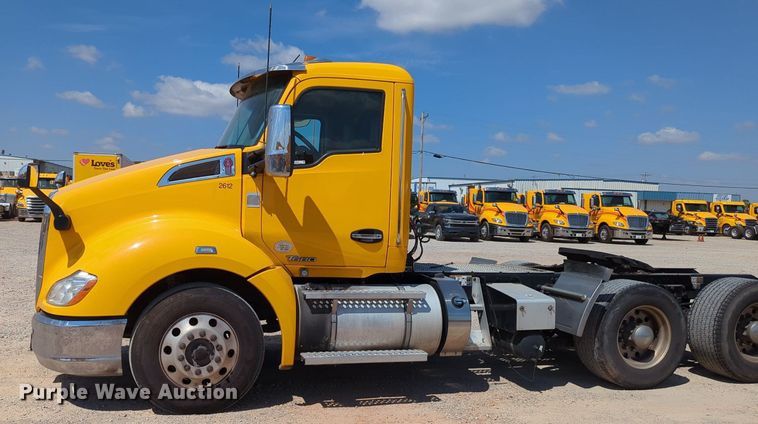 image for item MY9962 2019 Kenworth T680 semi truck